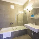 Otel Roj &