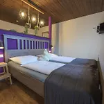 Roj & Otel *