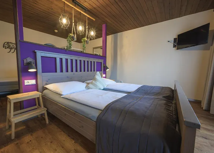 Roj & Hotel *